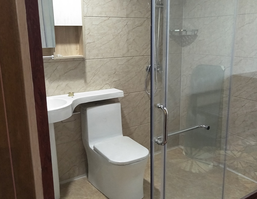 Bagno con assemblaggio in vetro per parete esterna