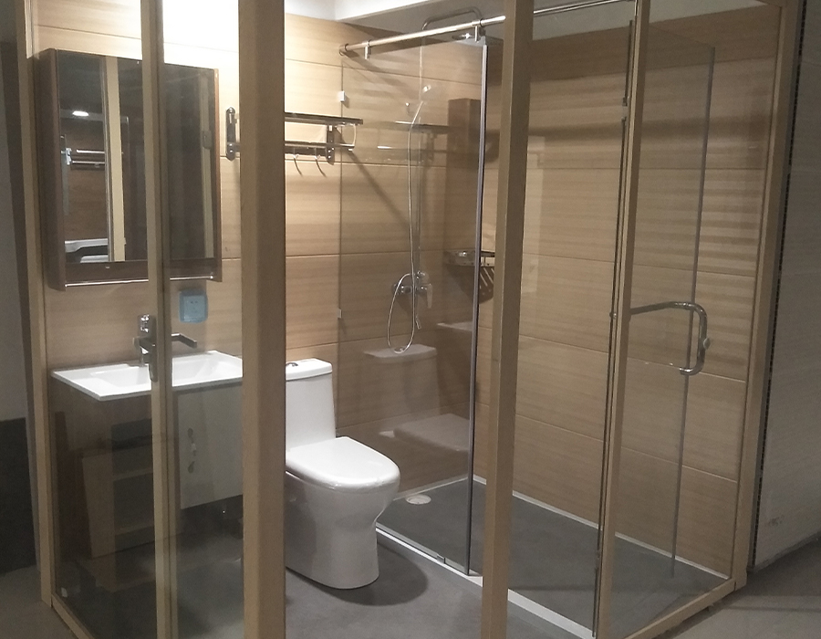 Bagno con assemblaggio in vetro per parete esterna